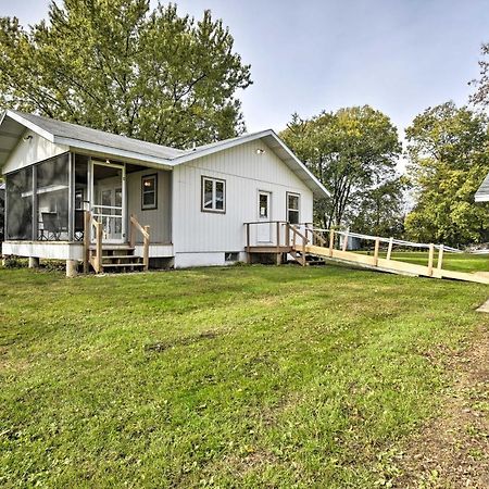 Charming Neenah House With Porch On Lake Winnebago! Exterior photo