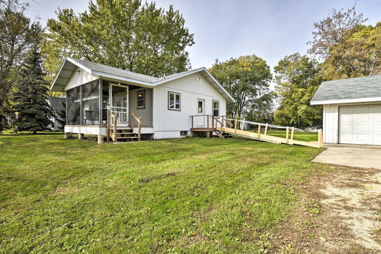 Charming Neenah House With Porch On Lake Winnebago! Exterior photo