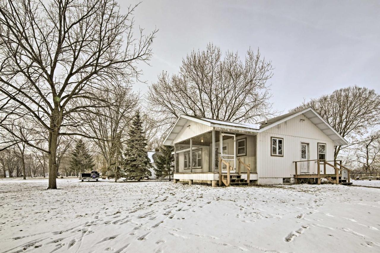 Charming Neenah House With Porch On Lake Winnebago! Exterior photo