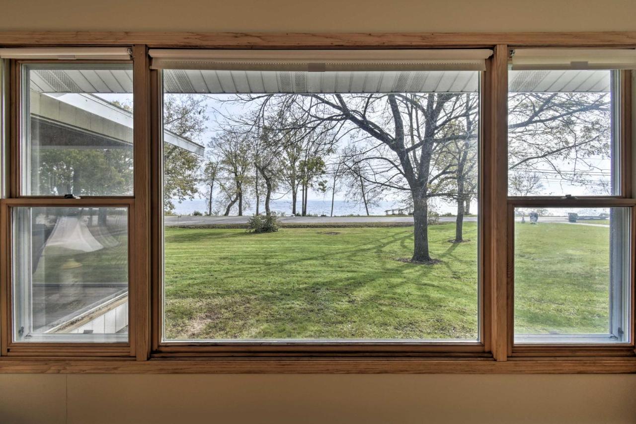 Charming Neenah House With Porch On Lake Winnebago! Exterior photo