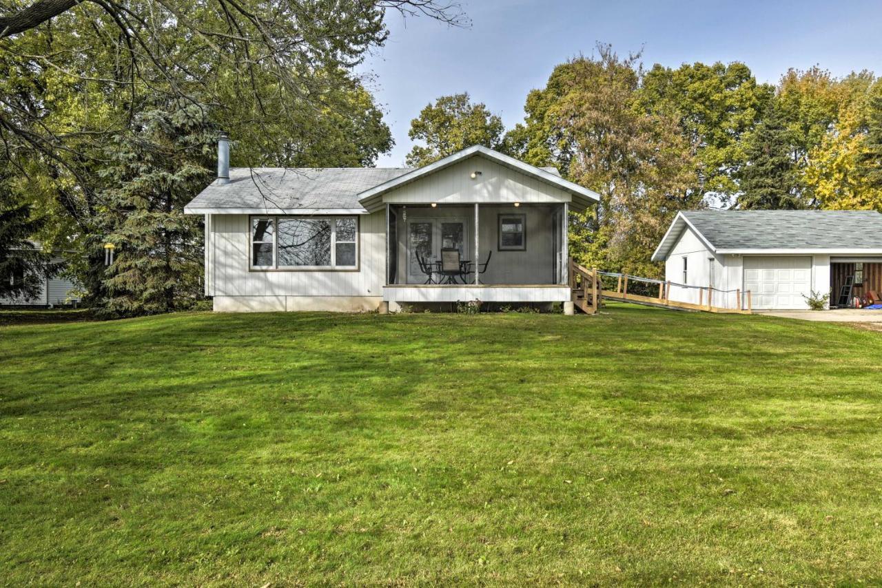 Charming Neenah House With Porch On Lake Winnebago! Exterior photo