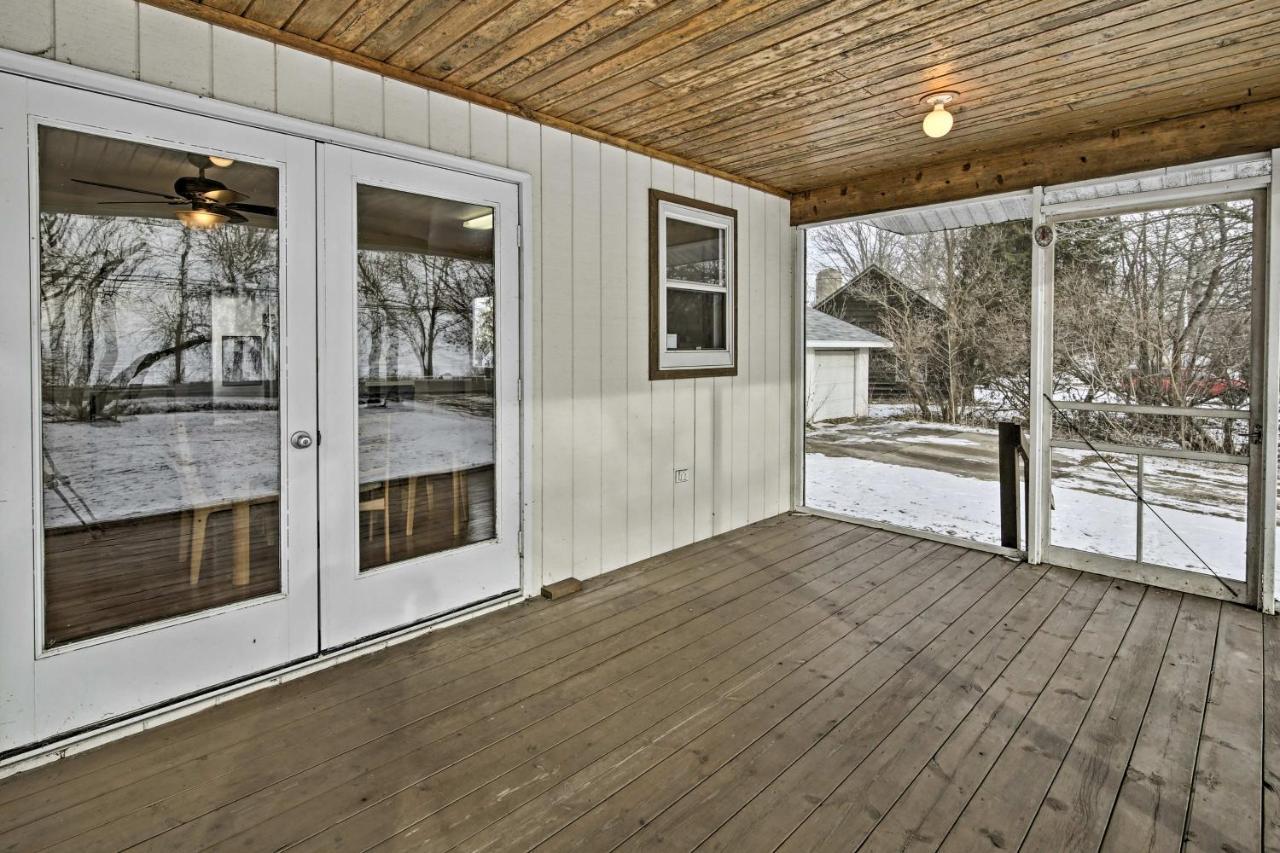 Charming Neenah House With Porch On Lake Winnebago! Exterior photo